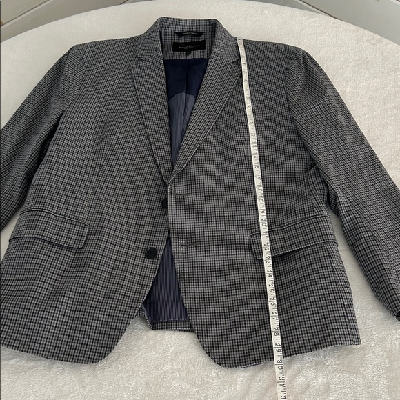 Banana Republic Men's Blue and Gray Check Blazer. Size 42S - Picture 8 of 12